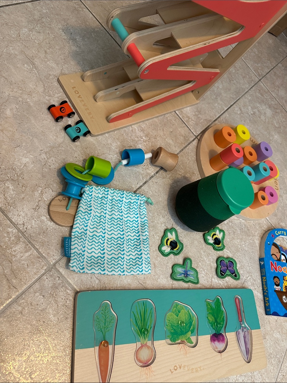 Lovevery adventures kit - Picture 2 of 5